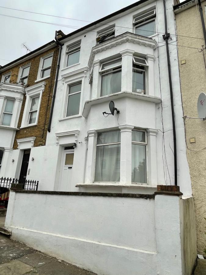 Elmdene Road Apartment Londra Exterior foto